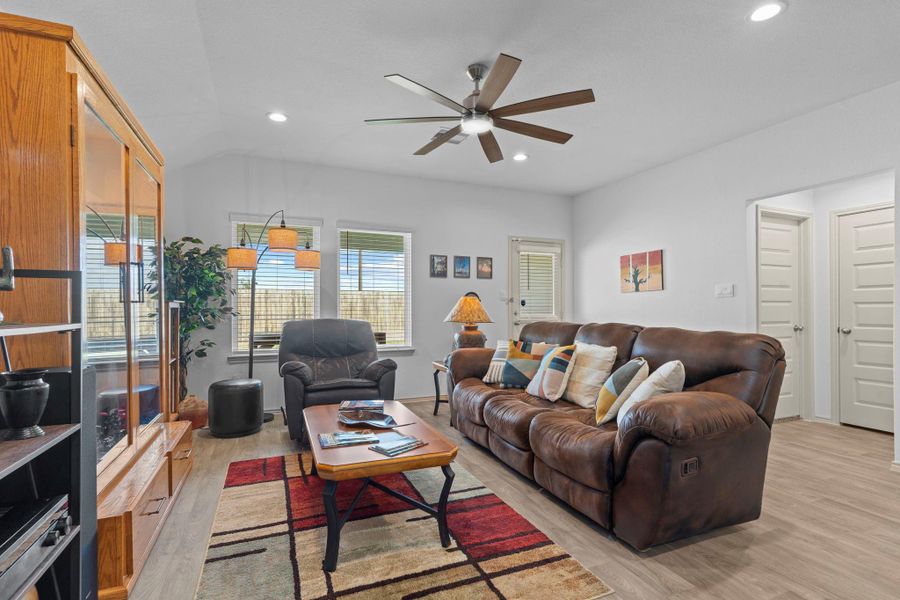 Cozy yet spacious family room offers plenty of space for large furniture arrangements, movie nights, or casual gatherings, with a layout that’s both functional and flexible. Cozy yet spacious family room offers plenty of space for large furniture arrangements, movie nights, or casual gatherings, with a layout that’s both functional and flexible.