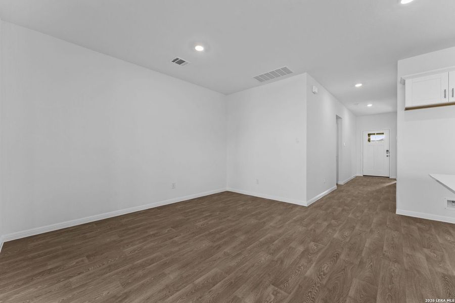 Spacious, unfurnished interior of a new home in Paramount, Kyle (Image 25).