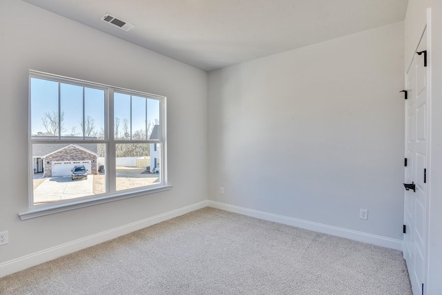 Spacious, unfurnished interior of a new home in , Edgefield (Image 15).