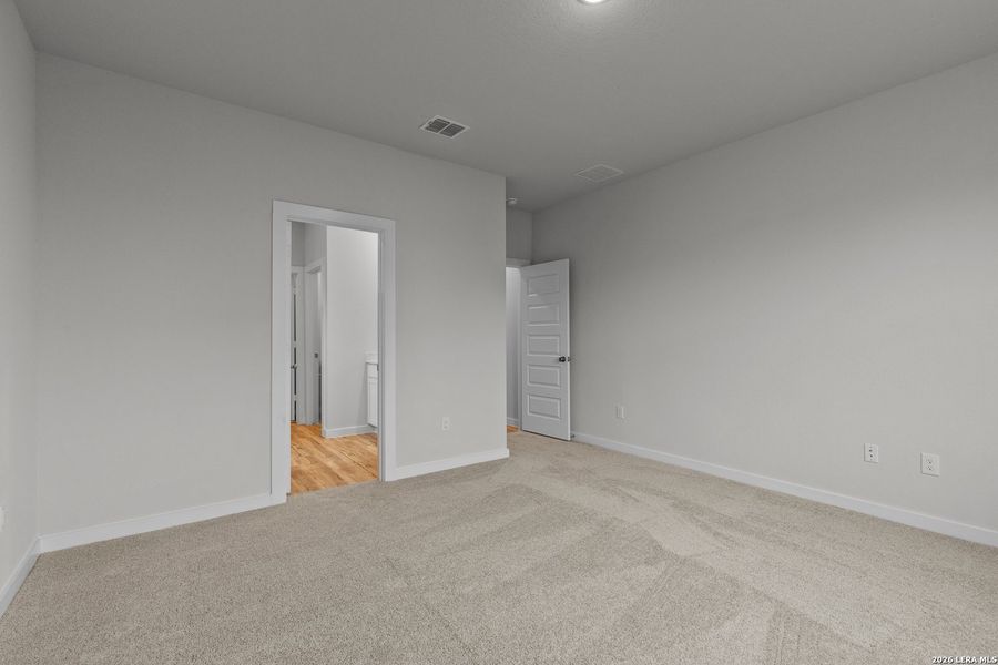 Spacious, unfurnished interior of a new home in Cinco Lakes, San Antonio (Image 17). Spacious, unfurnished interior of a new home in Cinco Lakes, San Antonio (Image 17).