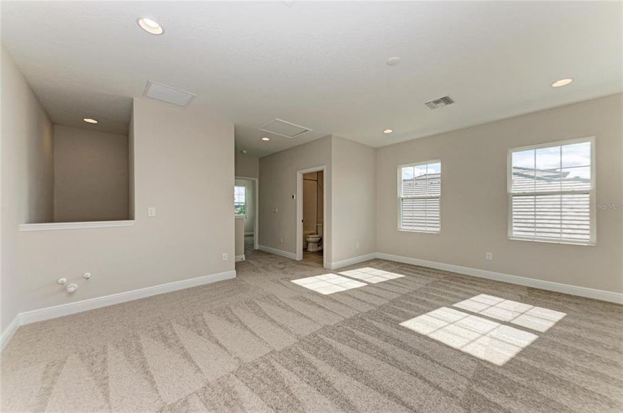 Spacious, unfurnished interior of a new home in Two Rivers, Zephyrhills (Image 13).