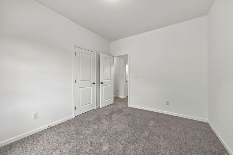 Spacious, unfurnished interior of a new home in The Oaks, Clarksville (Image 30).