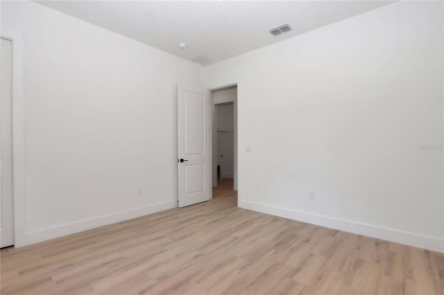 Spacious, unfurnished interior of a new home in , Ocala (Image 13).