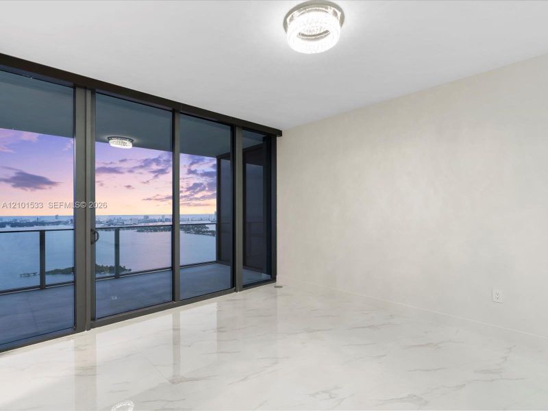 Spacious, unfurnished interior of a new home in Aria Reserve, Miami (Image 41).
