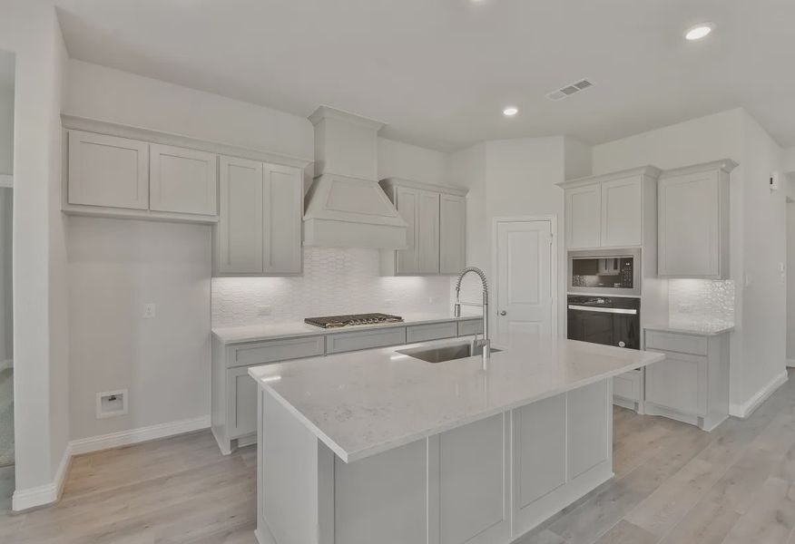 Plan 4049 kitchen - 4 of 18