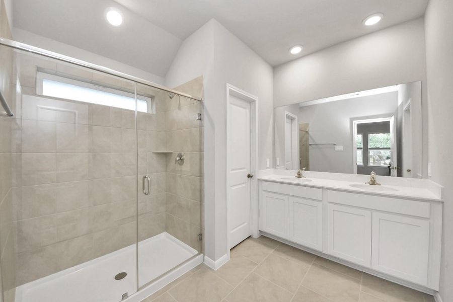 Furnished interior view inside a new home in Montgomery Ridge: Landmark Collection, Montgomery (Image 7).