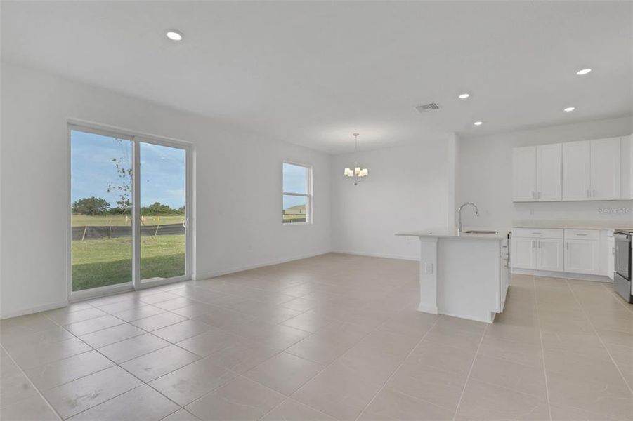 Spacious, unfurnished interior of a new home in Annabelle Estates, Lake Wales (Image 23).