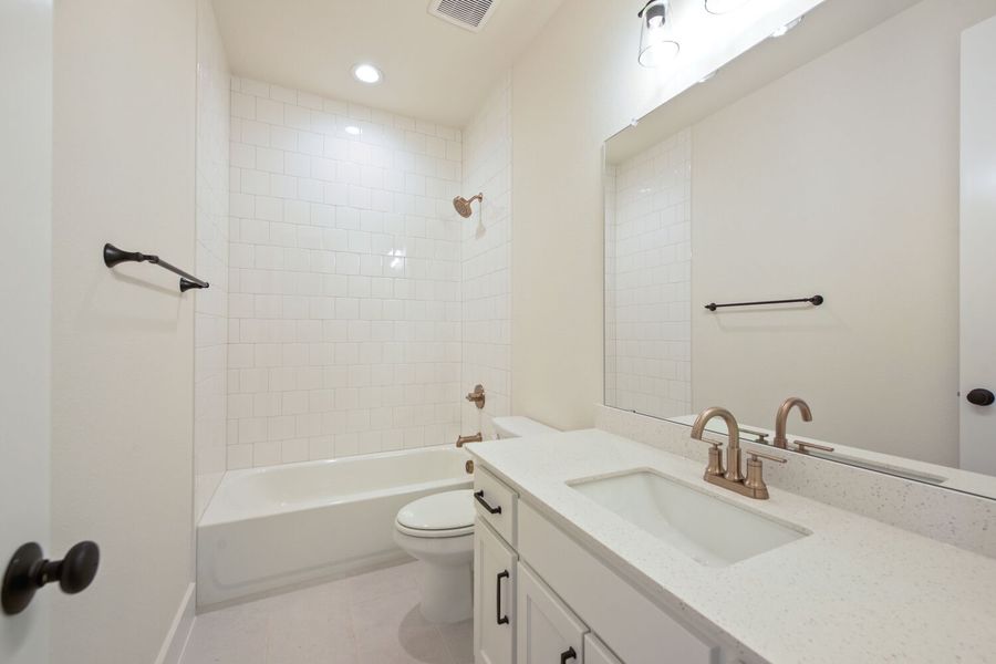 9817 Oak Glade - Full Bathroom