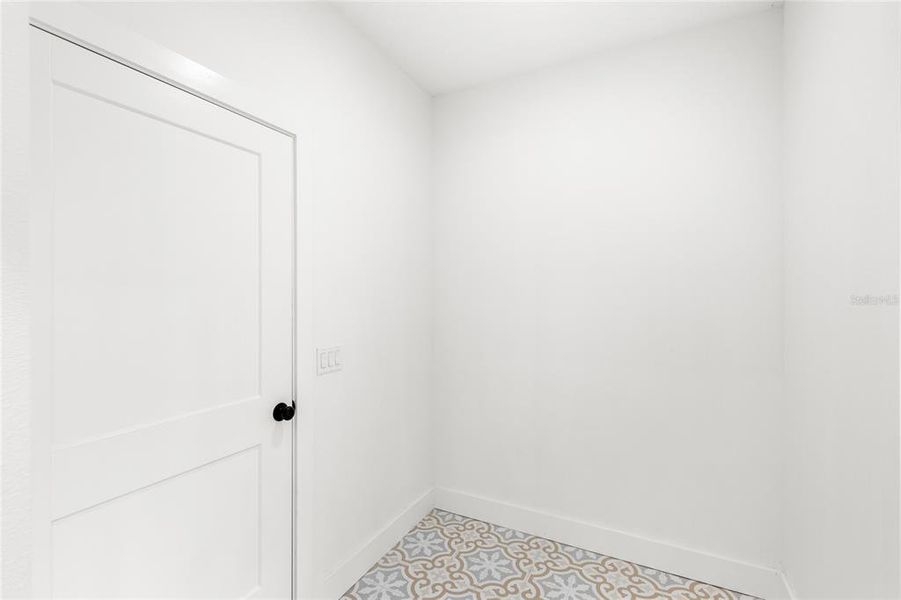 Spacious, unfurnished interior of a new home in , Winter Garden (Image 28).