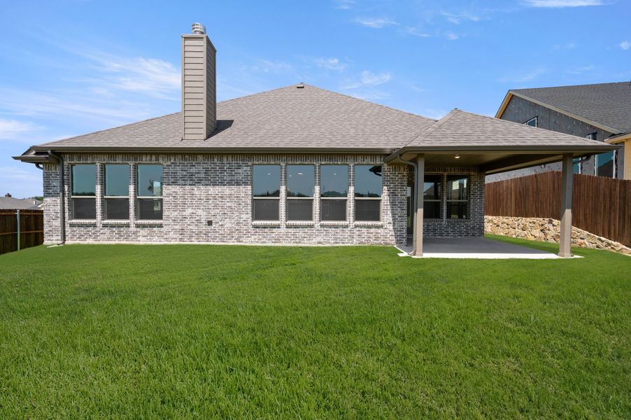 Exterior details and patio area of a home in Waterford Park, Weatherford (Image 4).