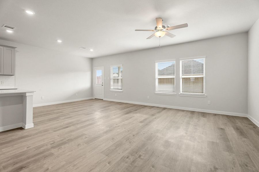 Spacious, unfurnished interior of a new home in Trails at Woodhaven, La Marque (Image 16).