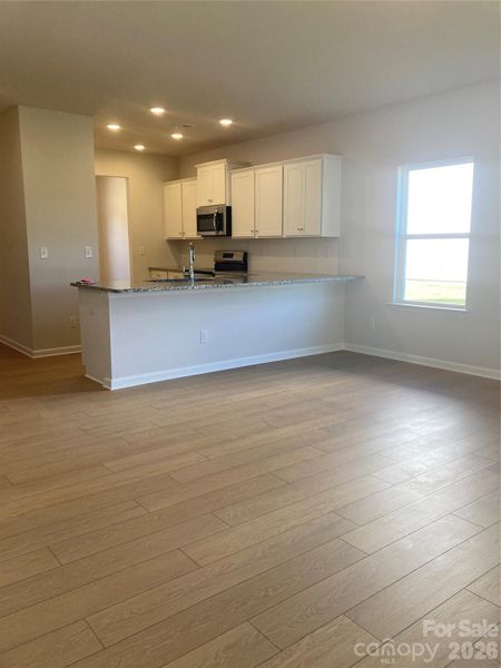 Spacious, unfurnished interior of a new home in Sunset Meadows, Charlotte (Image 16).