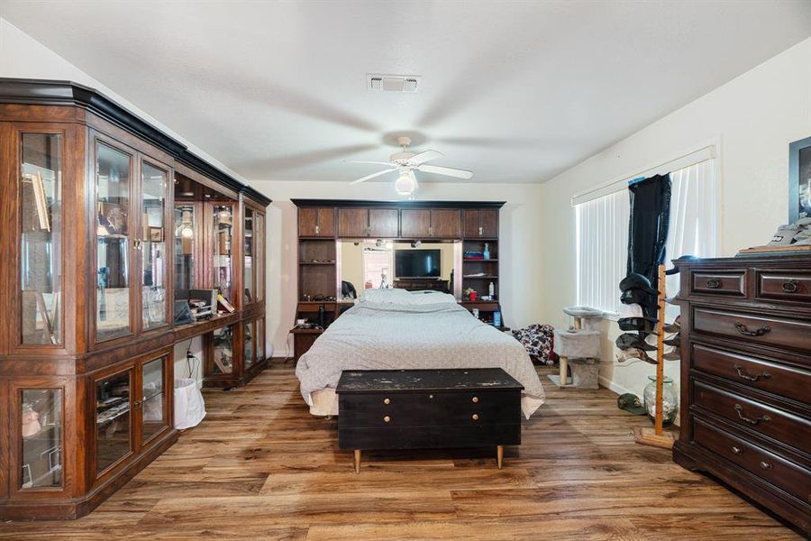 Furnished interior view inside a new home in , Sumner (Image 8).