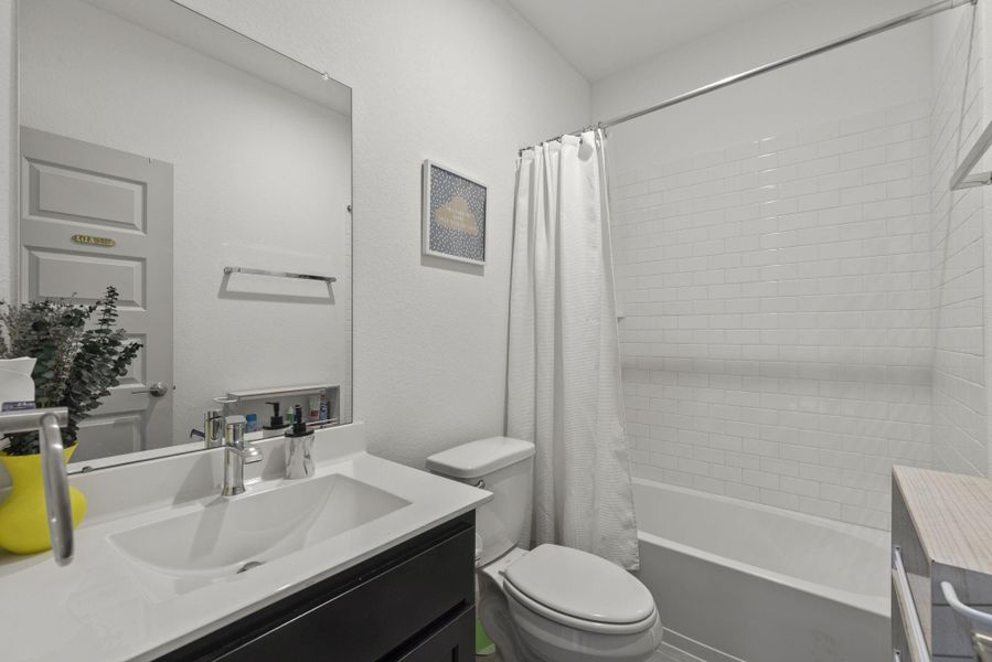 Furnished interior view inside a new home in Westwood, League City (Image 10). Furnished interior view inside a new home in Westwood, League City (Image 10).