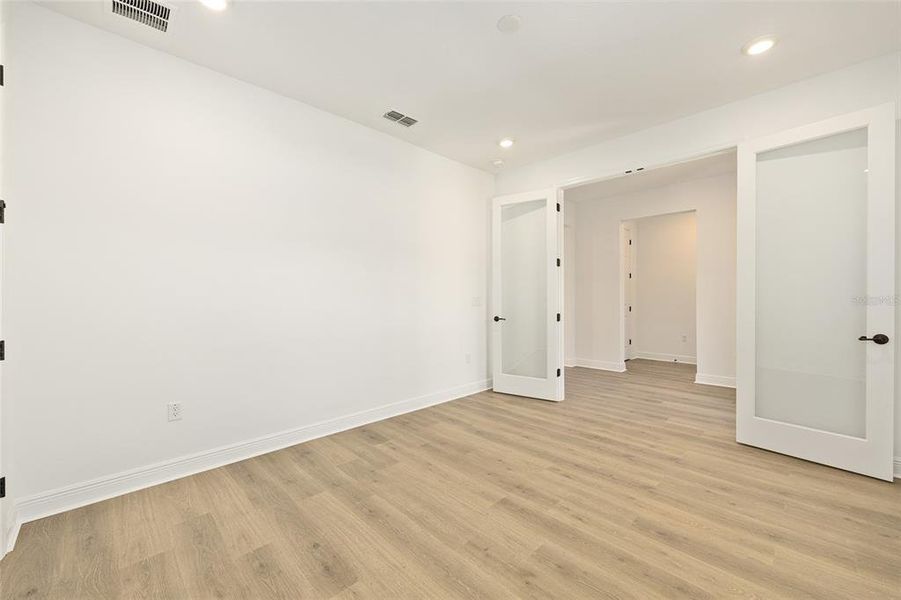 Spacious, unfurnished interior of a new home in , Ocala (Image 32).