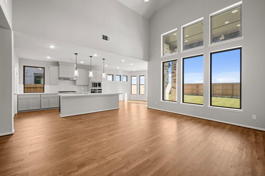 Spacious, unfurnished interior of a new home in The Meadows at Imperial Oaks 60', Conroe (Image 26).