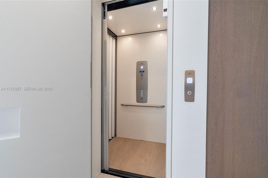 Elevator Elevator