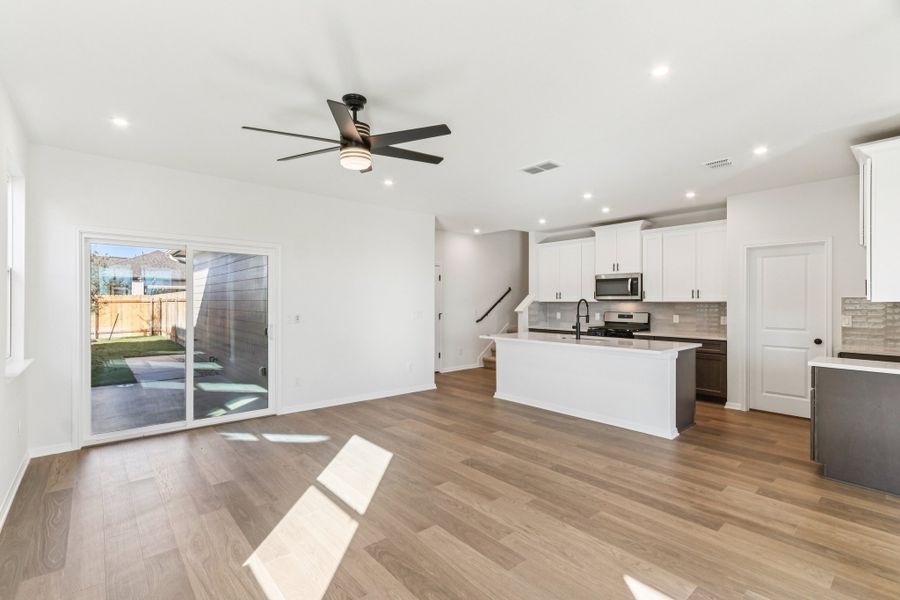 Spacious, unfurnished interior of a new home in Porter Country, Buda (Image 19). Spacious, unfurnished interior of a new home in Porter Country, Buda (Image 19).
