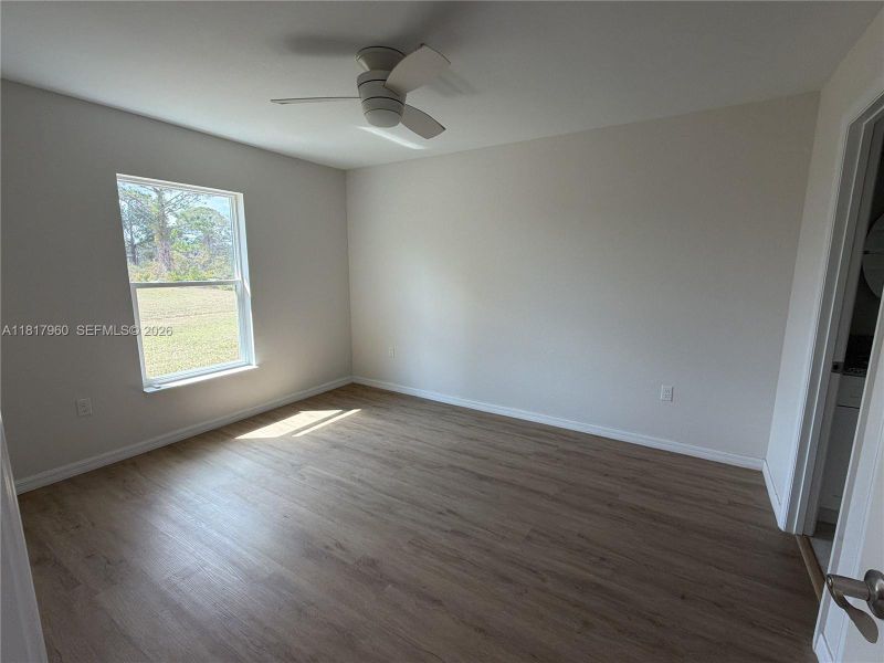 Spacious, unfurnished interior of a new home in , Sebring (Image 15).