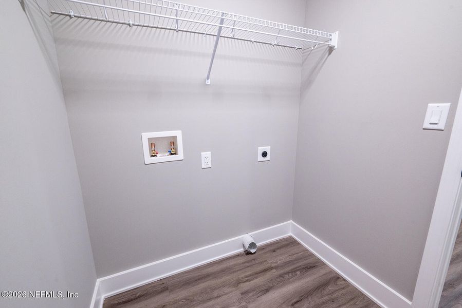 Spacious, unfurnished interior of a new home in , Florahome (Image 35).