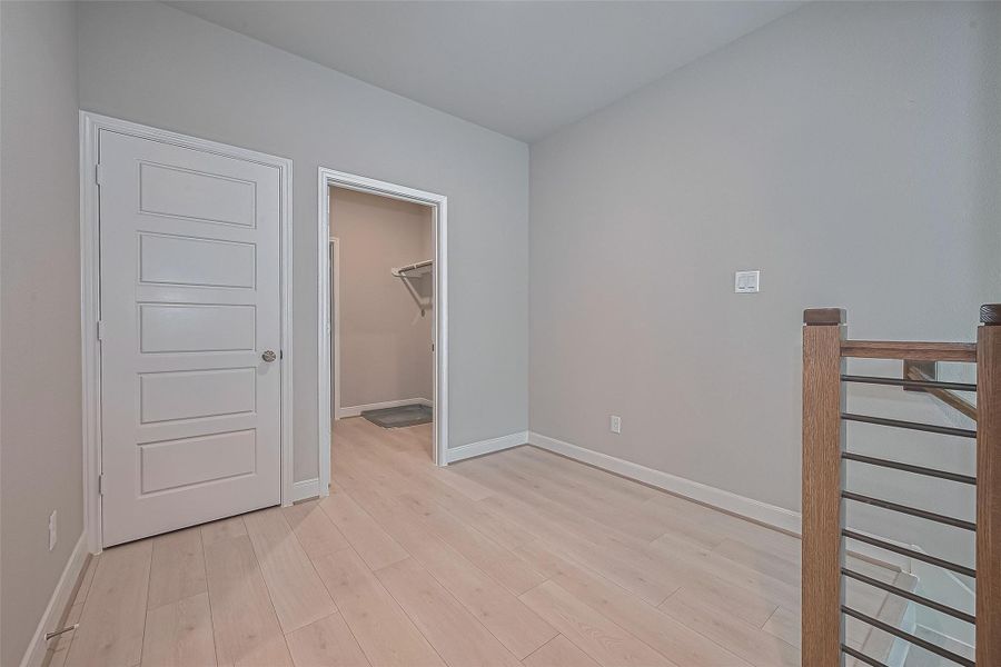 Spacious, unfurnished interior of a new home in Regents Court, Houston (Image 21).