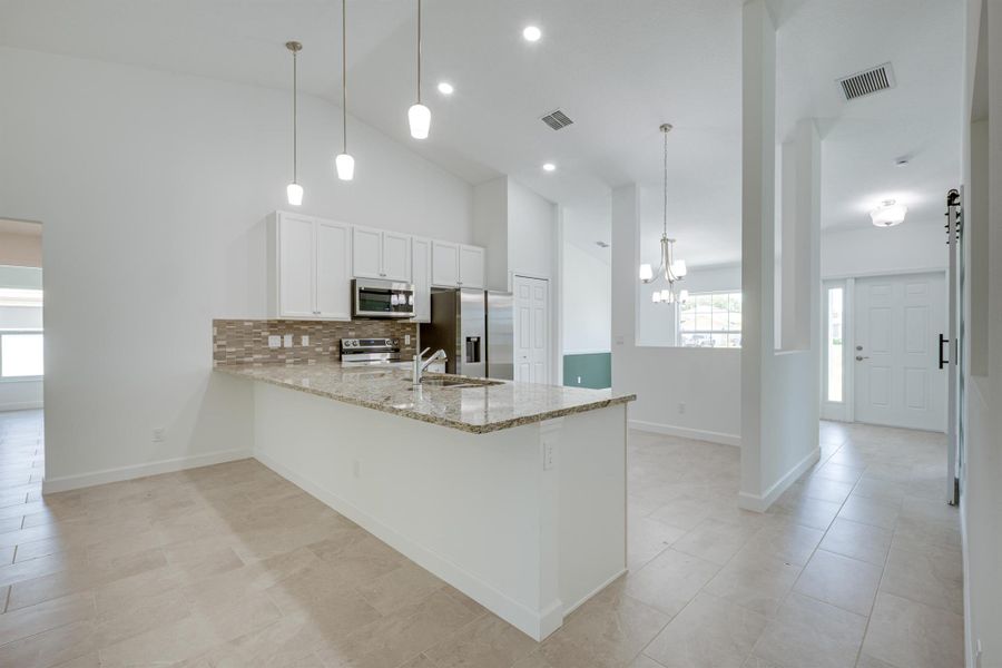 Spacious, unfurnished interior of a new home in , Vero Beach (Image 24).