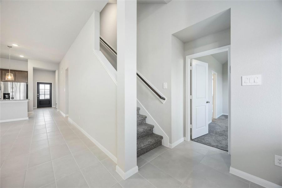 Spacious, unfurnished interior of a new home in Sunterra, Katy (Image 32).