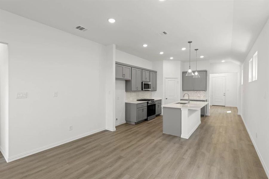 Spacious, unfurnished interior of a new home in Devonshire 40s, Forney (Image 14).