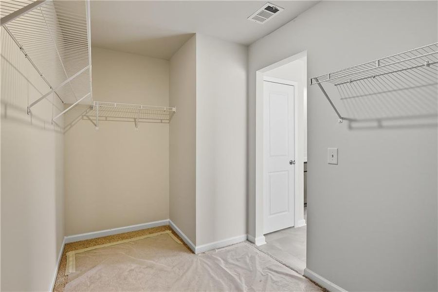 Spacious, unfurnished interior of a new home in Creekside Landing, Dallas (Image 23).