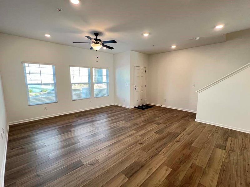Spacious, unfurnished interior of a new home in Laurelwood, Douglasville (Image 10).