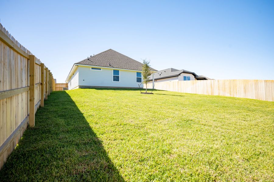 Representative exterior details of a home built from the The Daffodil by Avonley Homes in Rubicon, Caldwell (Image 27).