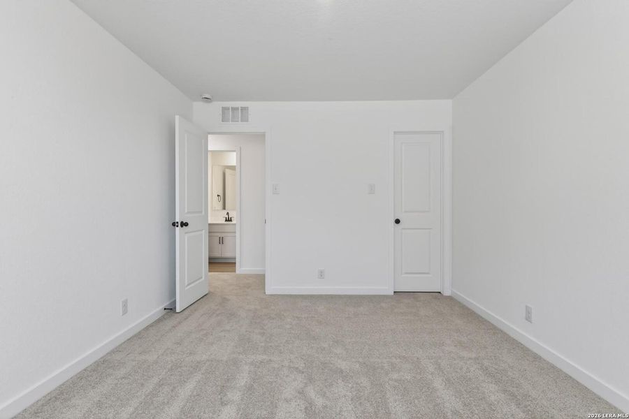 Spacious, unfurnished interior of a new home in Cordova Trails, Seguin (Image 25).