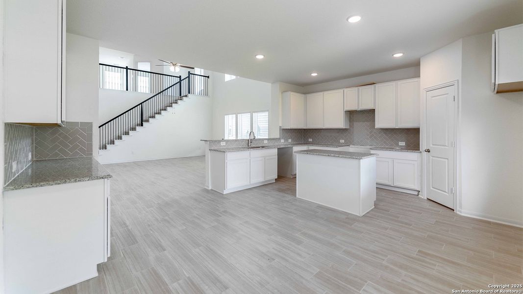 Spacious, unfurnished interior of a new home in Hunter's Ranch, San Antonio (Image 7).