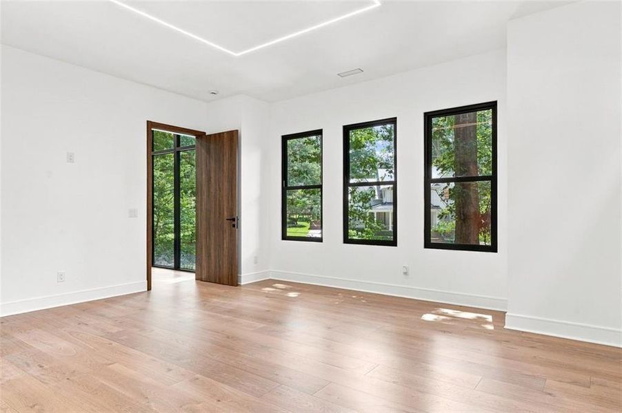 Spacious, unfurnished interior of a new home in , Atlanta (Image 41).