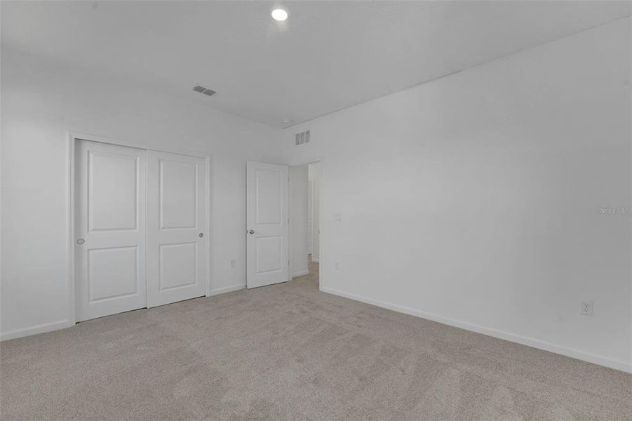Spacious, unfurnished interior of a new home in Reserve at Hammock Oaks, Lady Lake (Image 22). Spacious, unfurnished interior of a new home in Reserve at Hammock Oaks, Lady Lake (Image 22).