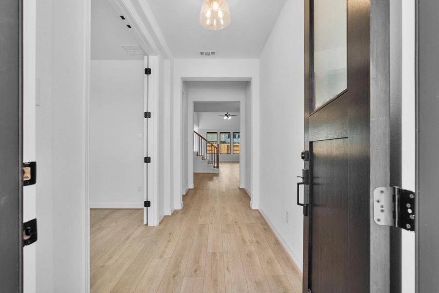 Sample product photo. Actual exterior and interior selections may vary by homesite. Photo may be virtually staged.