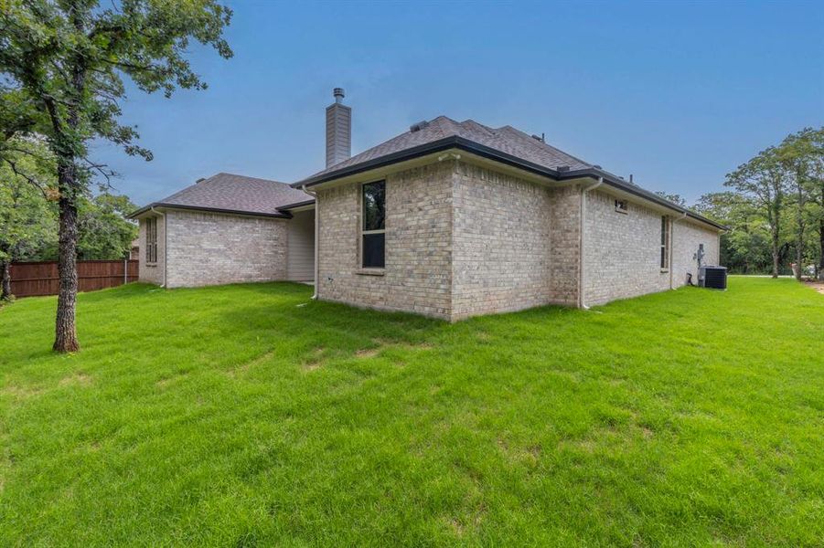 Exterior details and patio area of a home in , Runaway Bay (Image 2).