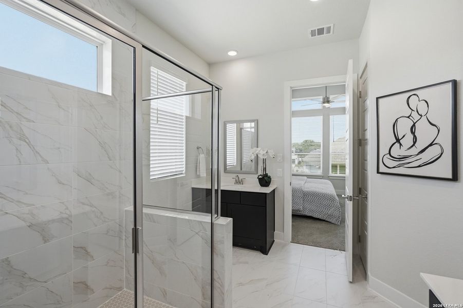 Furnished interior view inside a new home in Esperanza 50's, Boerne (Image 20).