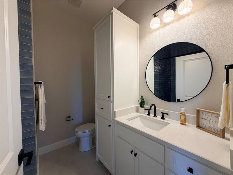 Furnished interior view inside a new home in Oak Water Ranch, Granbury (Image 13).