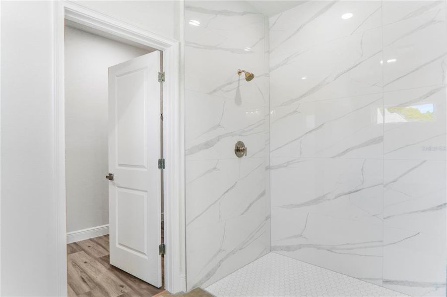 Spacious, unfurnished interior of a new home in , Ocala (Image 31).