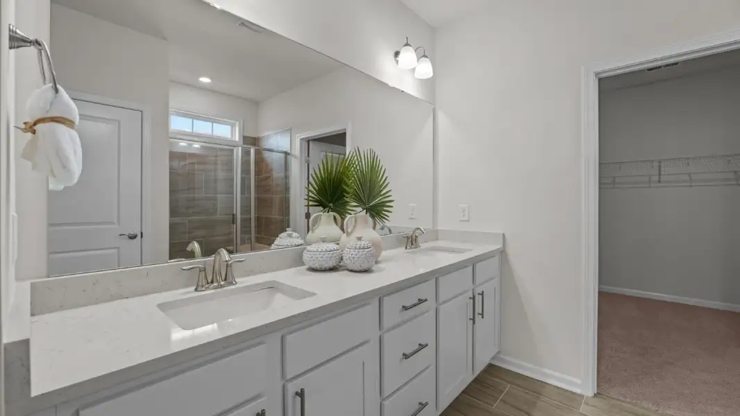 Furnished interior view inside a new home in Chambray, New Bern (Image 29).