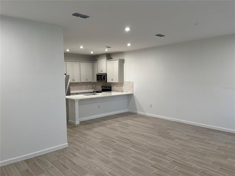 Spacious, unfurnished interior of a new home in Meridian Parks, Orlando (Image 22).