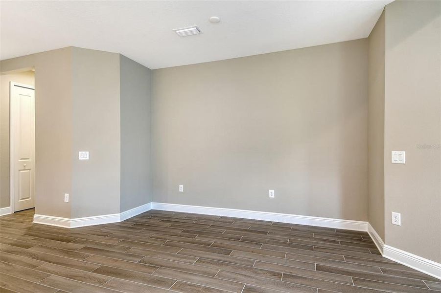 Spacious, unfurnished interior of a new home in , Venice (Image 26).