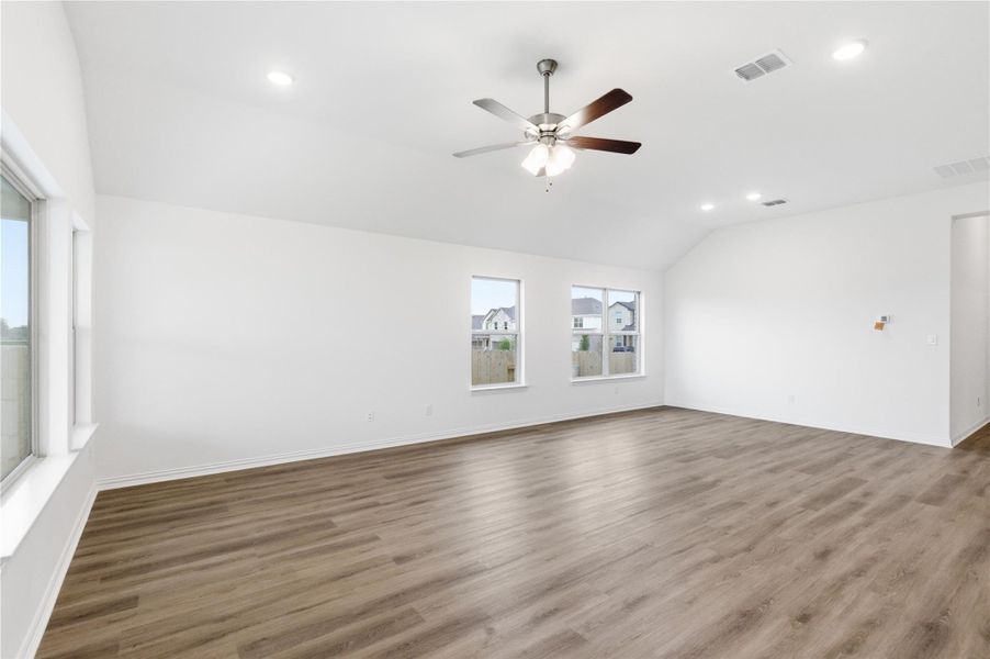 Spacious, unfurnished interior of a new home in Briarwood, Elgin (Image 11).