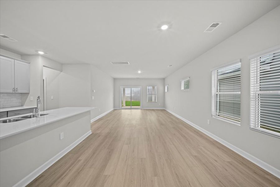 Spacious, unfurnished interior of a new home in Village at White Pine, Pendleton (Image 10).