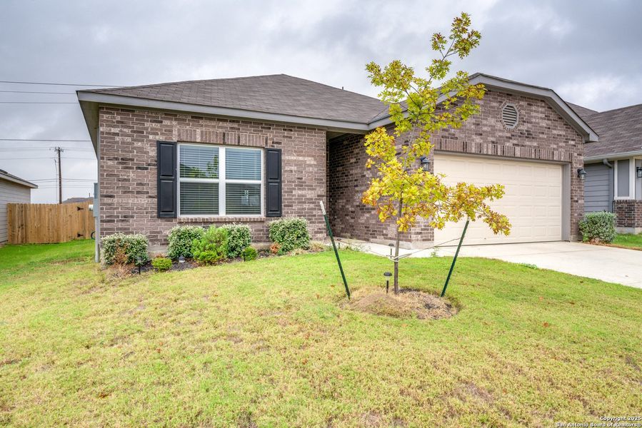 Exterior details and patio area of a home in Legend Pond, New Braunfels (Image 24).