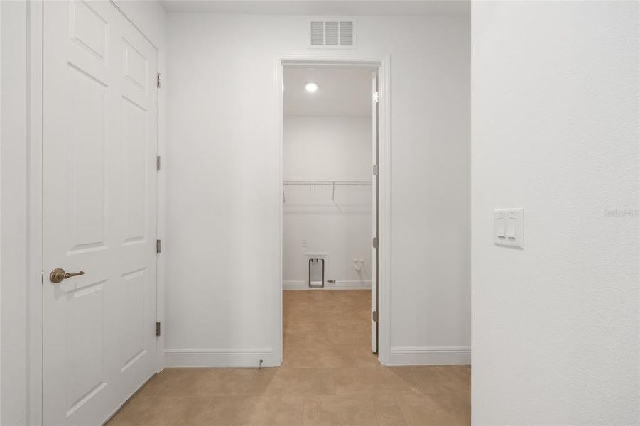 Spacious, unfurnished interior of a new home in , Ocala (Image 35).