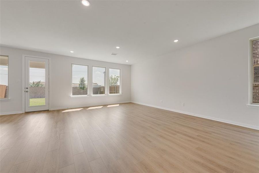 Spacious, unfurnished interior of a new home in Walden Pond, Forney (Image 31).