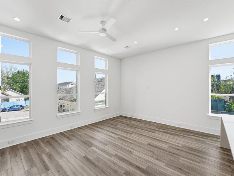 Spacious, unfurnished interior of a new home in , Houston (Image 19).