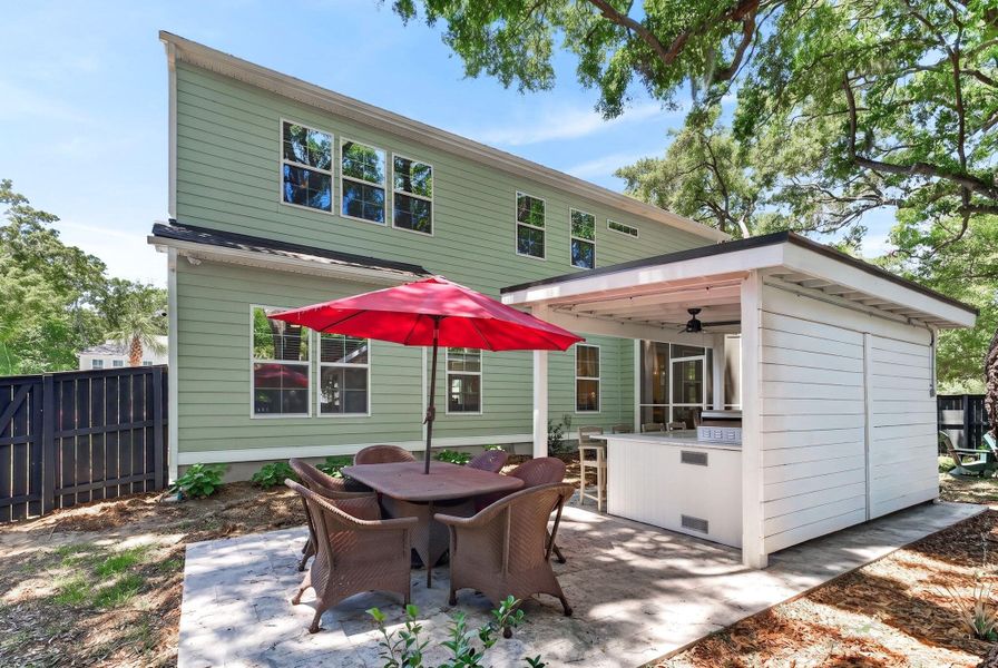 Exterior details and patio area of a home in Fiddler Cove, Mount Pleasant (Image 25).